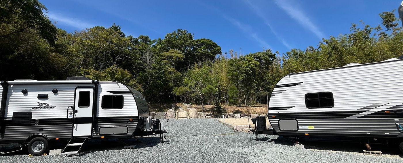 キャンピングトレーラーサイト