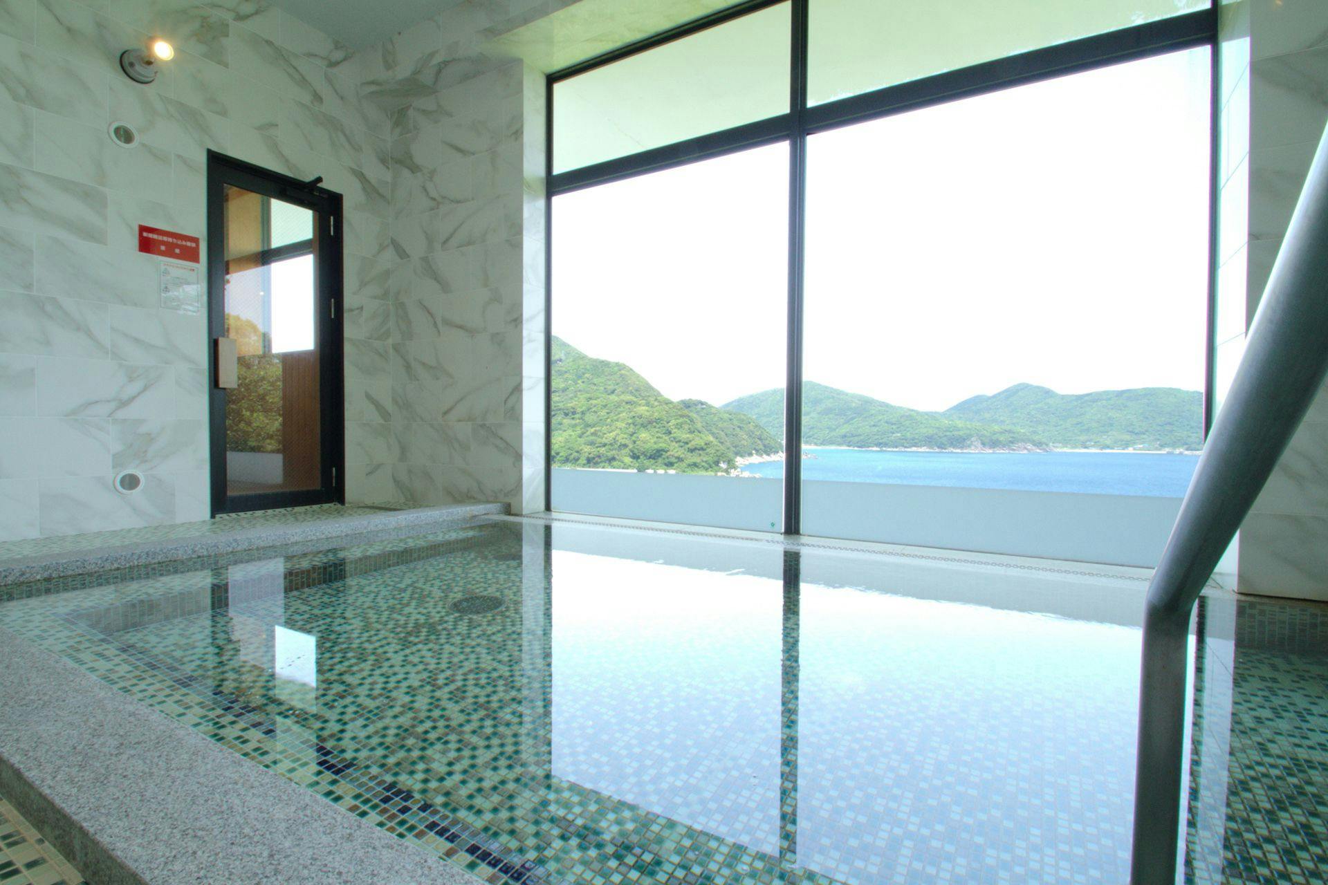 ห้องอาบน้ำรวมขนาดใหญ่