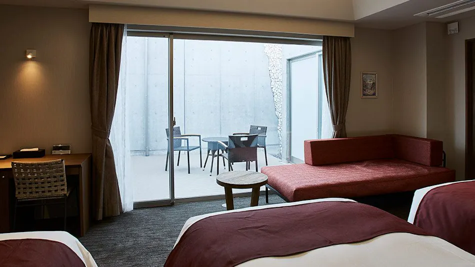 Blanchette Nanki Shirahama