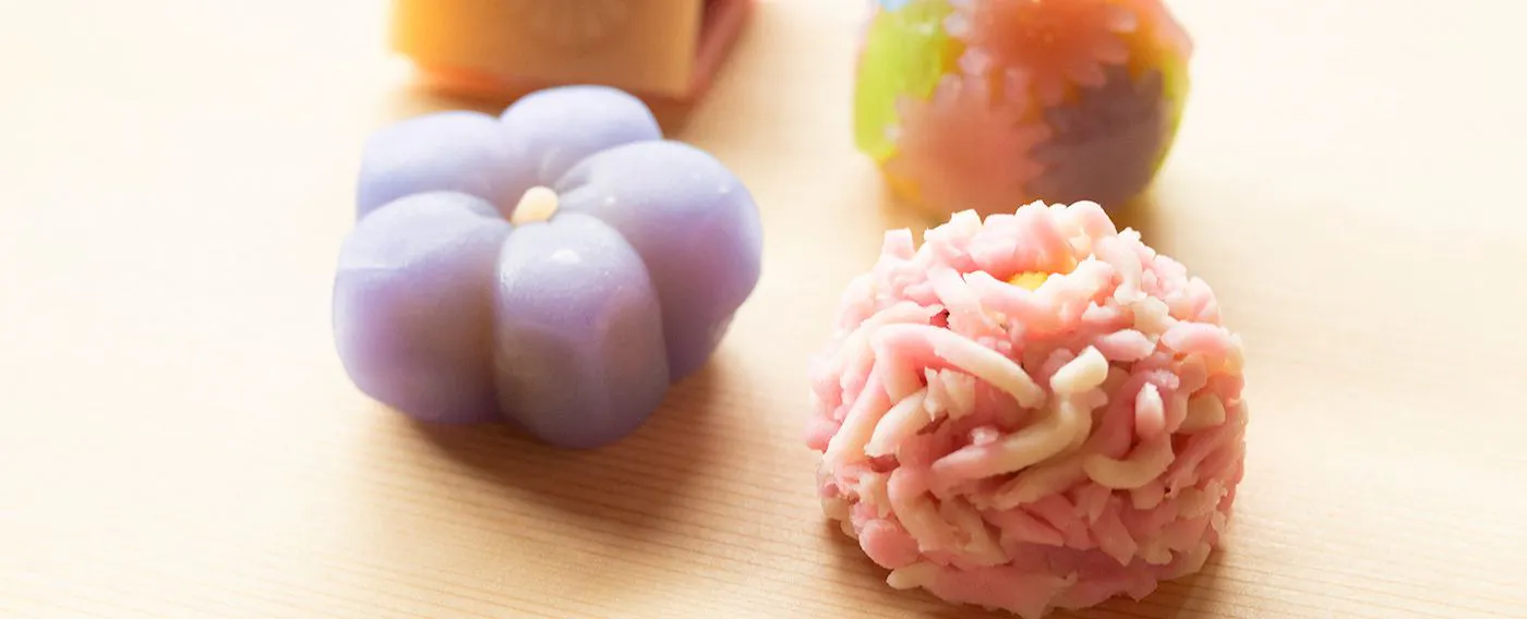 Pengalaman membuat wagashi di “Nijō Wakasaya”, toko legendaris Kyoto yang berdiri sejak 1917