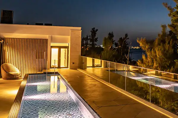 สระว่ายน้ำ