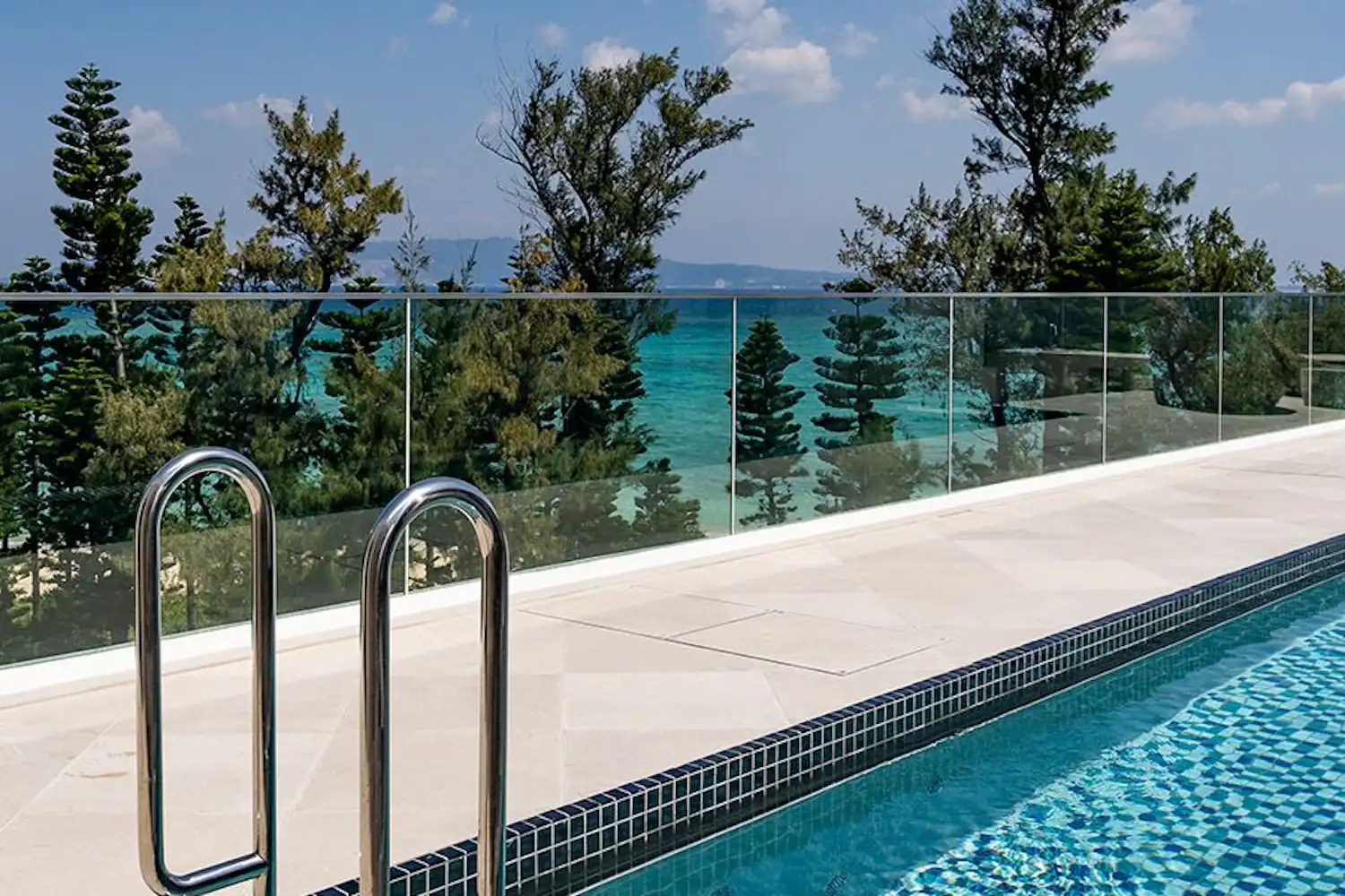 สระว่ายน้ำ