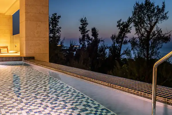 สระว่ายน้ำ