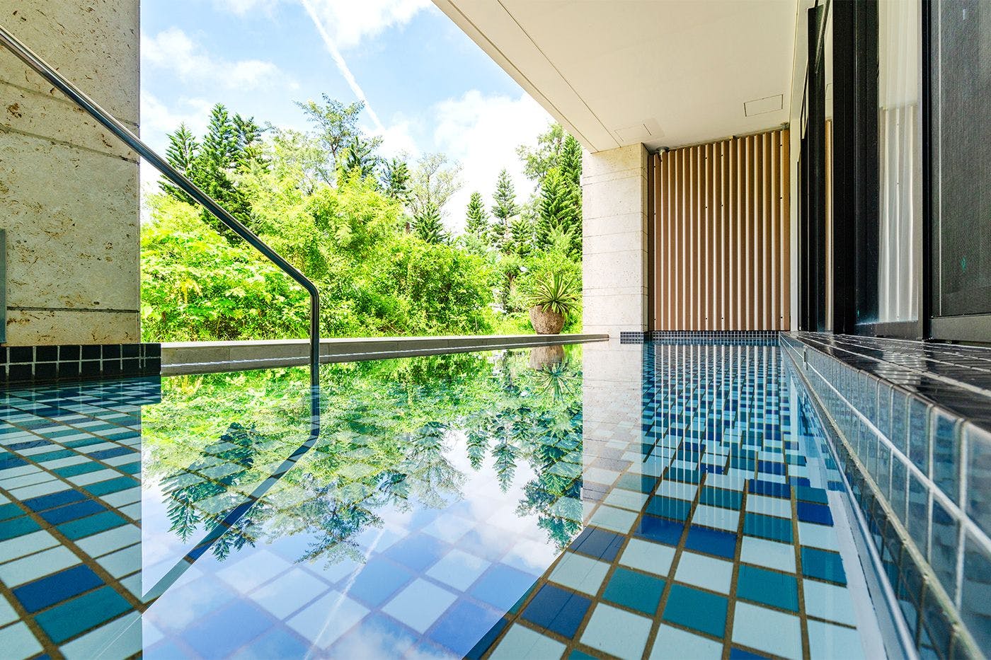 สระว่ายน้ำส่วนตัว