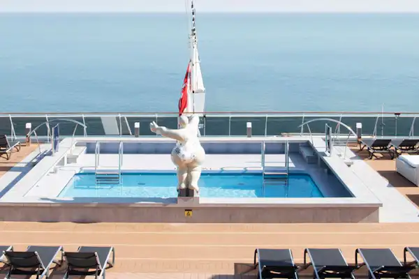 สระว่ายน้ำ