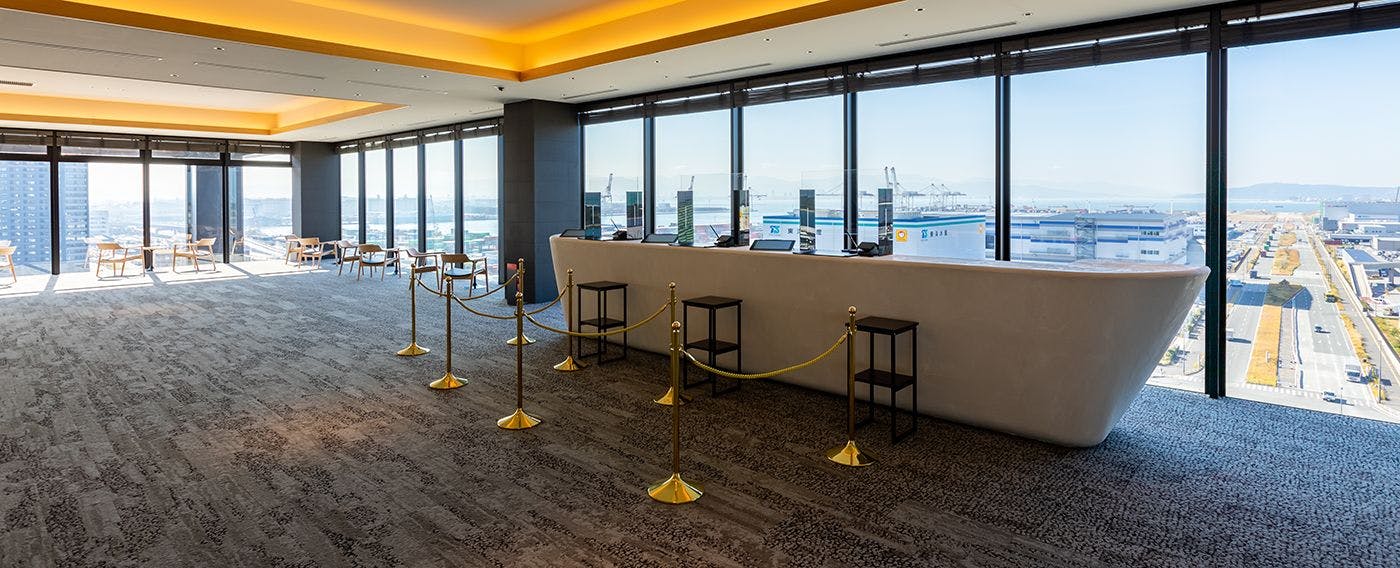 【フロントカウンター（11階）】11Fのフロントでは24時間対応いたします。