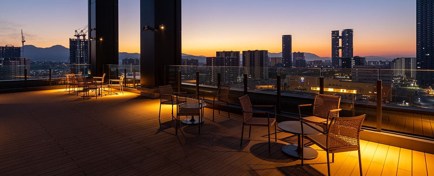 【SORAバルコニー（10階）】3面で約180度の景色を楽しんでいただけるパノラマビュー。