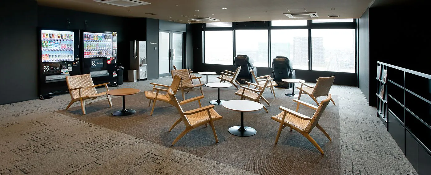 【リラクゼーションエリア(10階)】お風呂上がりのリラックス空間、待合いスペースとしてご利用ください