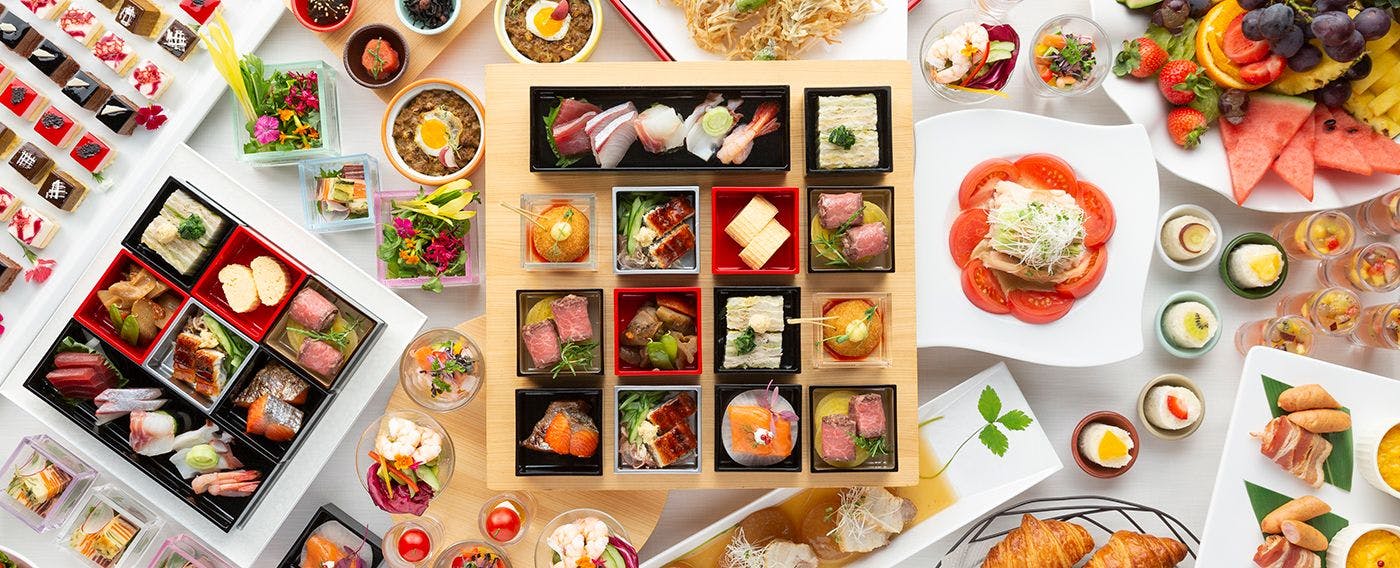 【レストラン「空-KU-」朝食】新鮮な野菜やフルーツが旅の朝食に彩りを添えます。