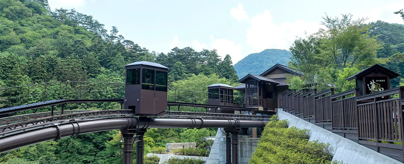 塩の湯温泉 蓮月：渓谷のケーブルカー