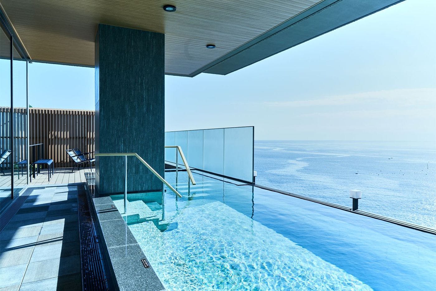 사가미만을 바라보는 전망 온천 노천탕