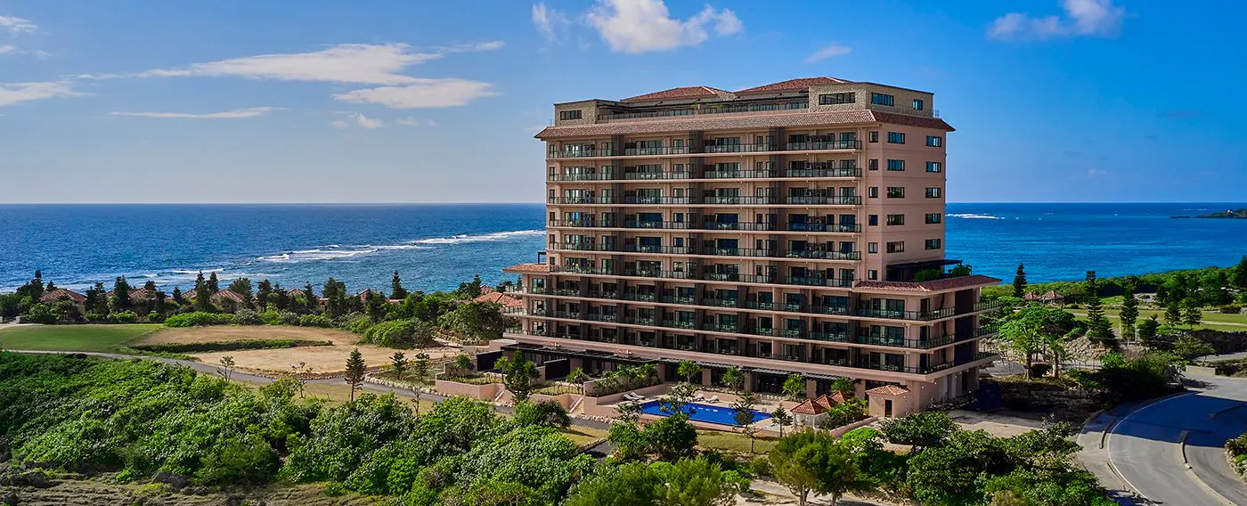 シギラビーチを目の前に心解き放たれる空間と洗練されたホスピタリティを