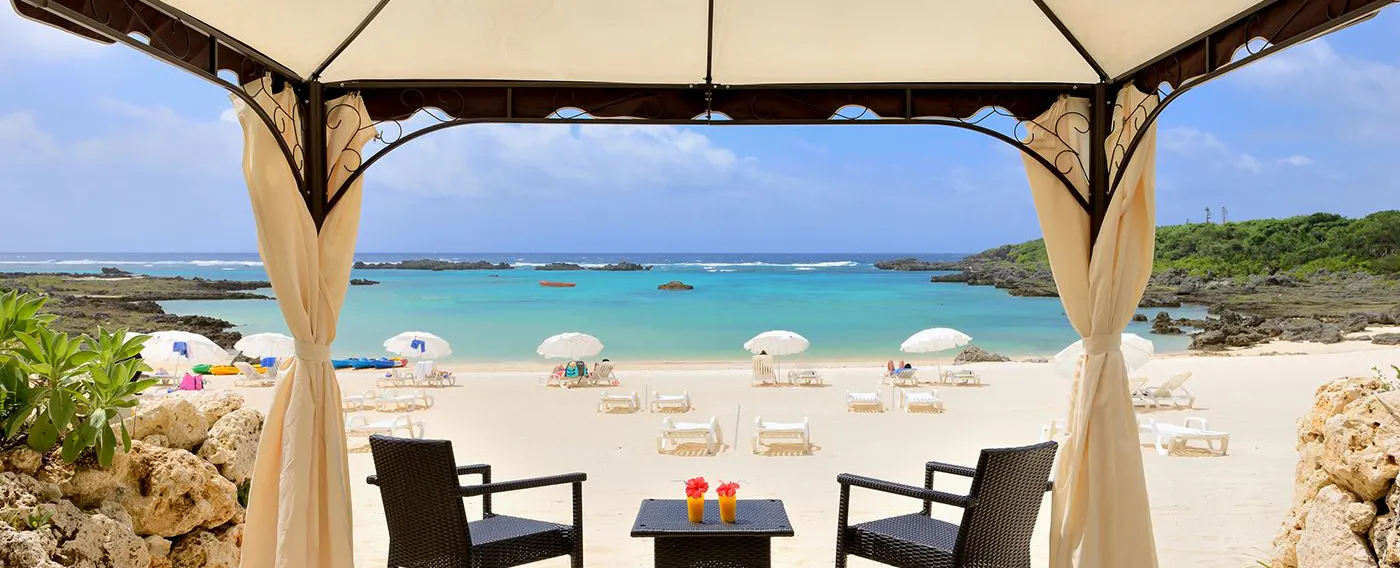 シギラビーチハウスではテント式のカバナはもちろん、マリンレンタル用品などもご用意。