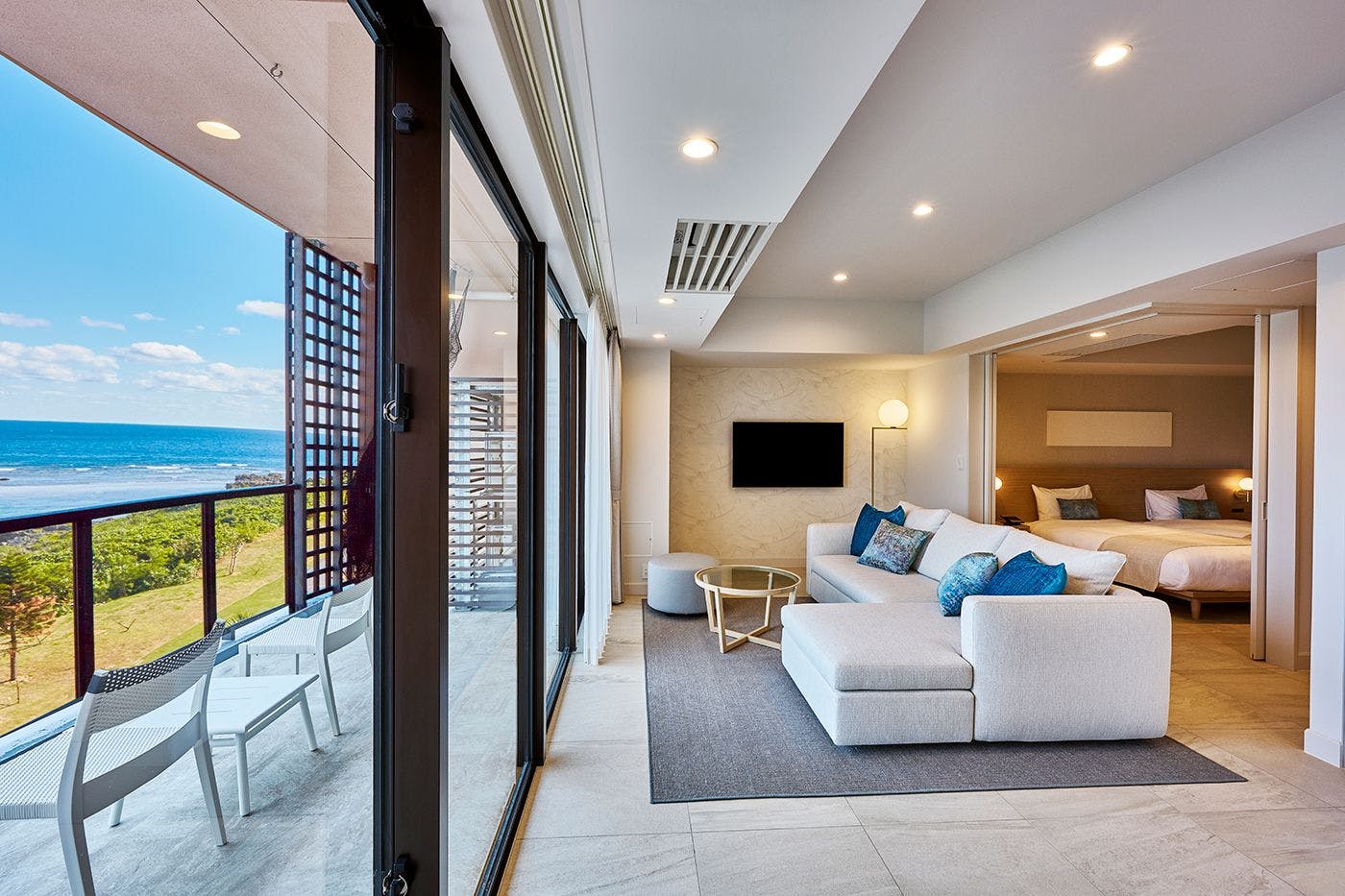 デラックススイート＜オーシャンビュー＞：宮古島のネイチャービューと心地よい潮風を感じるスイート