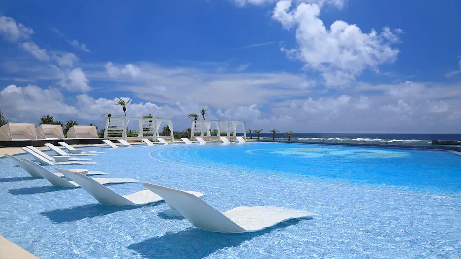 Hotel Shigira Mirage Beach Front