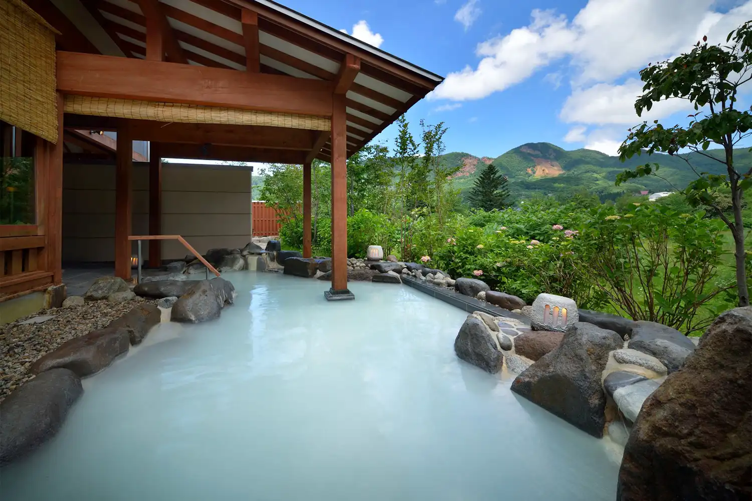 บ่อน้ำพุร้อนกลางแจ้งแยก