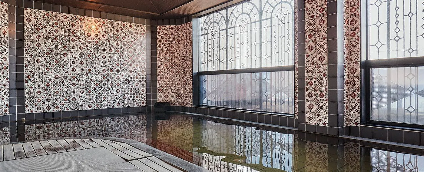 総タイル張りの大浴場