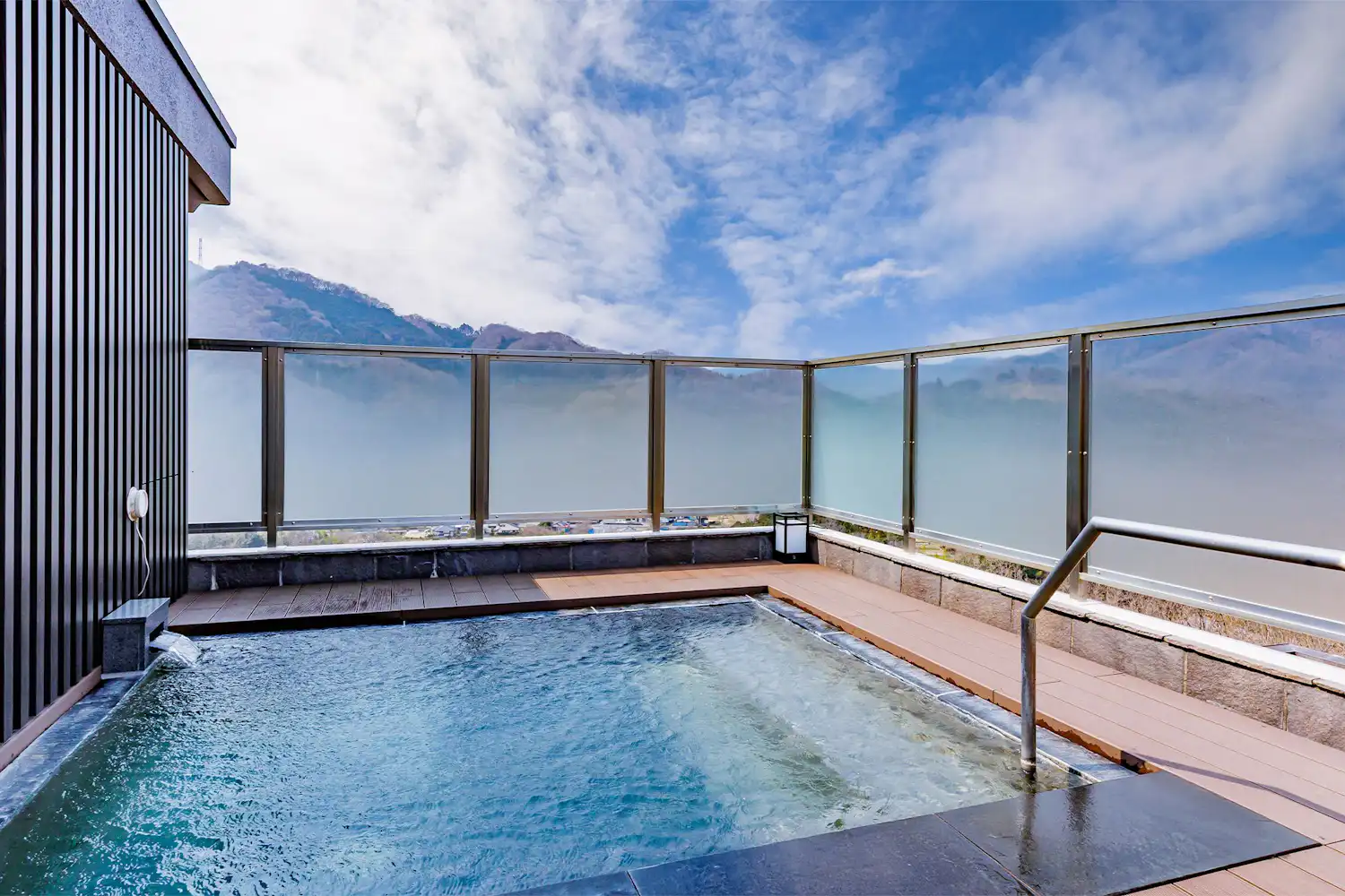 ออนเซ็นกลางแจ้ง