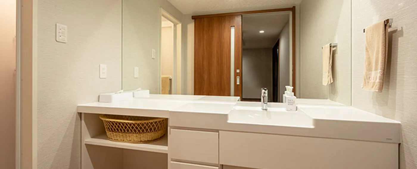 อ่างล้างหน้าสไตล์ญี่ปุ่นโมเดิร์นในป่า