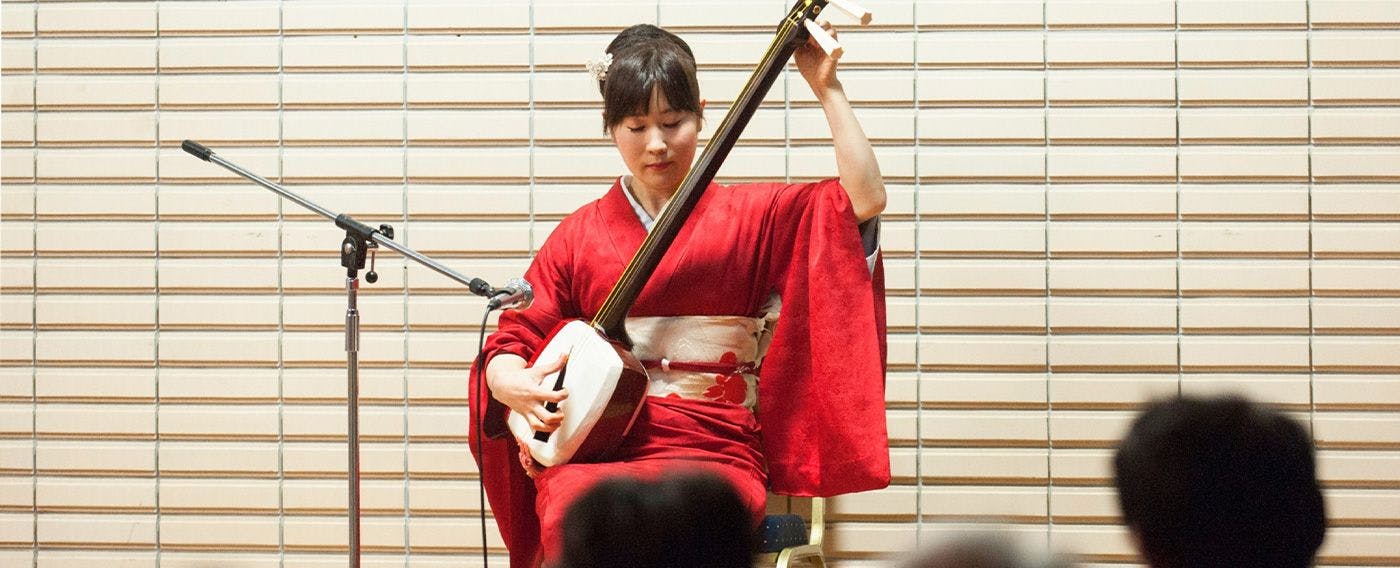 การแสดงสดซึการุชามิเซ็น