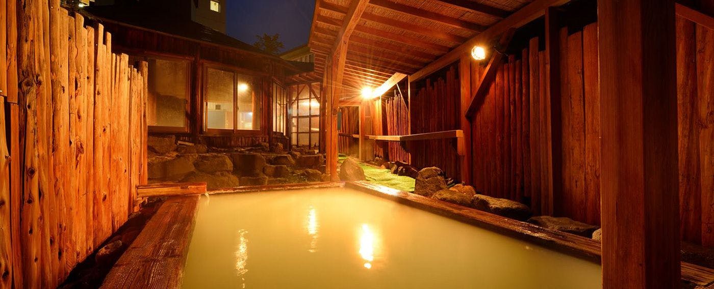 บ่อน้ำพุร้อนกลางแจ้ง