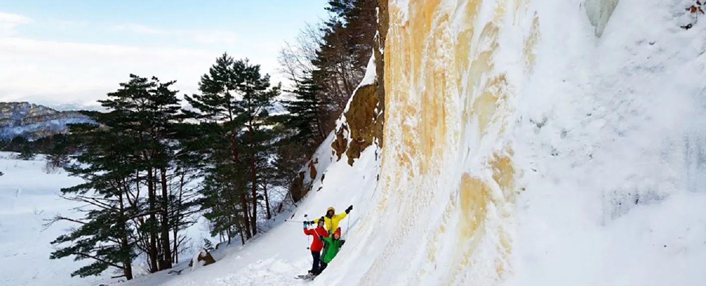 น้ำตกสีเหลือง