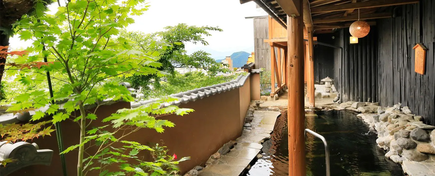 ออนเซ็นกลางแจ้ง