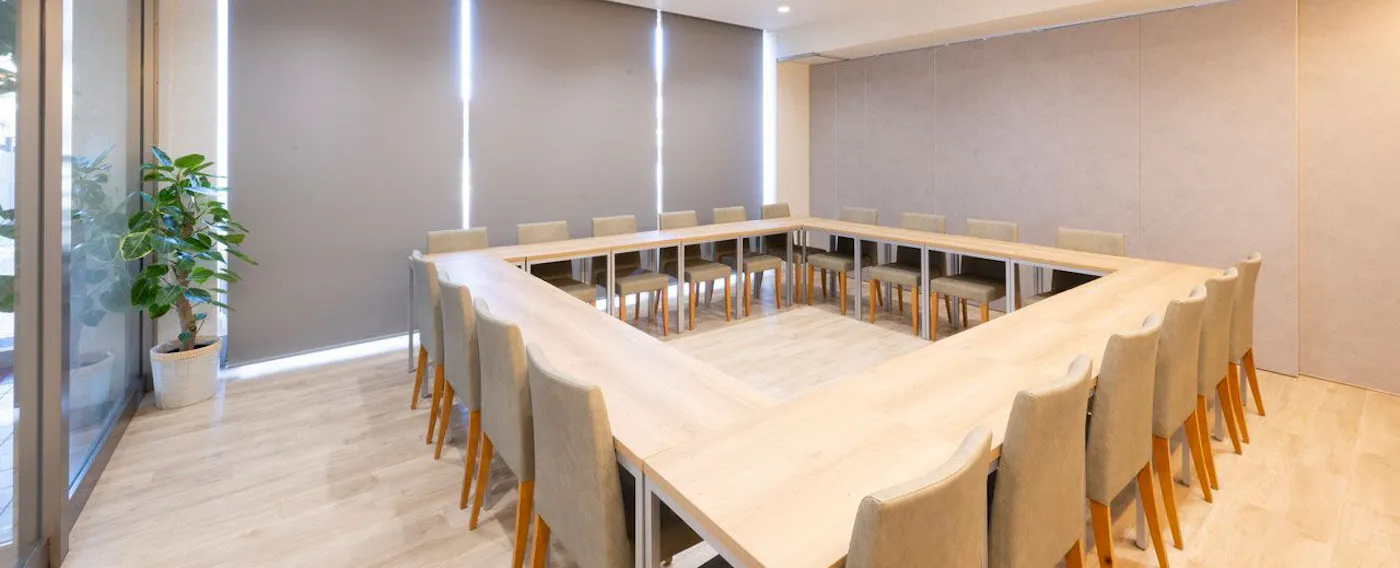 Ruang Rapat Setengah Area