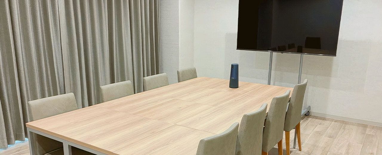 Ruang Rapat dengan Fasilitas Video Conference