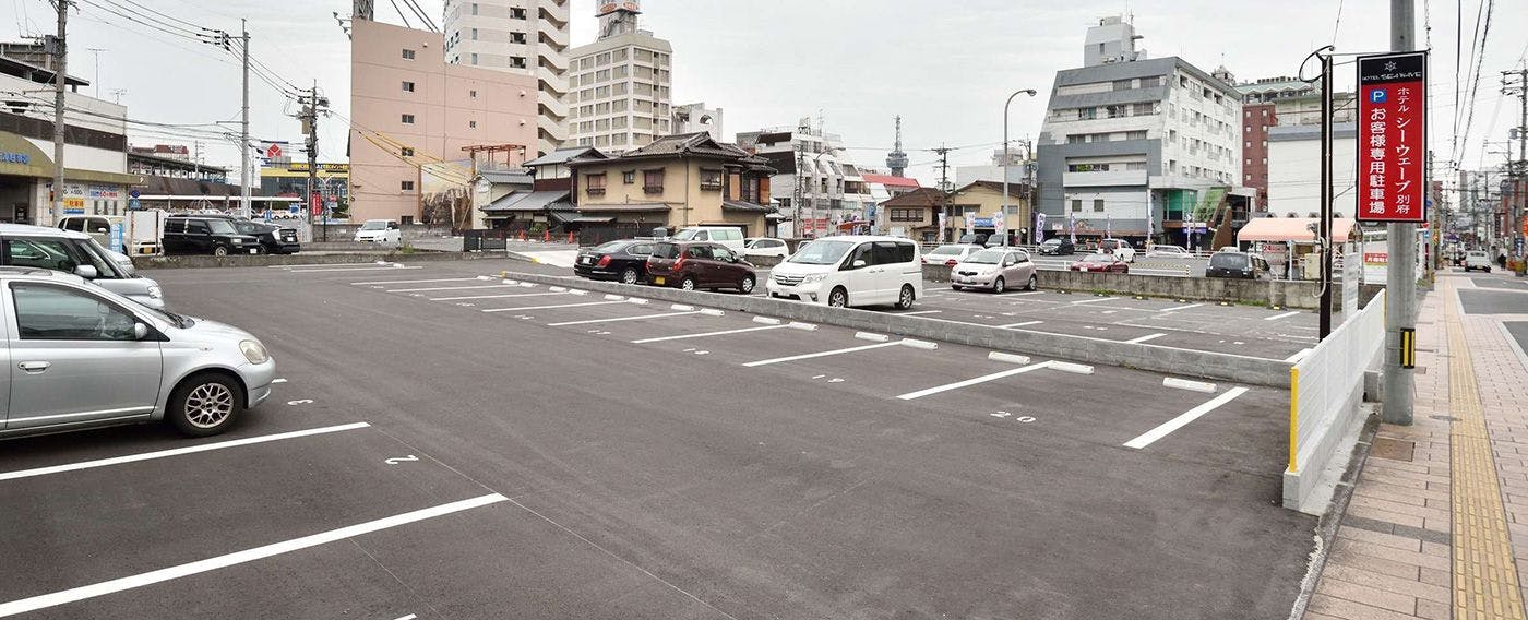 ที่จอดรถสำหรับผู้เข้าพักที่พักเท่านั้น