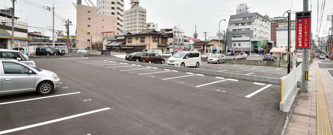 ที่จอดรถสำหรับผู้เข้าพักที่พักเท่านั้น