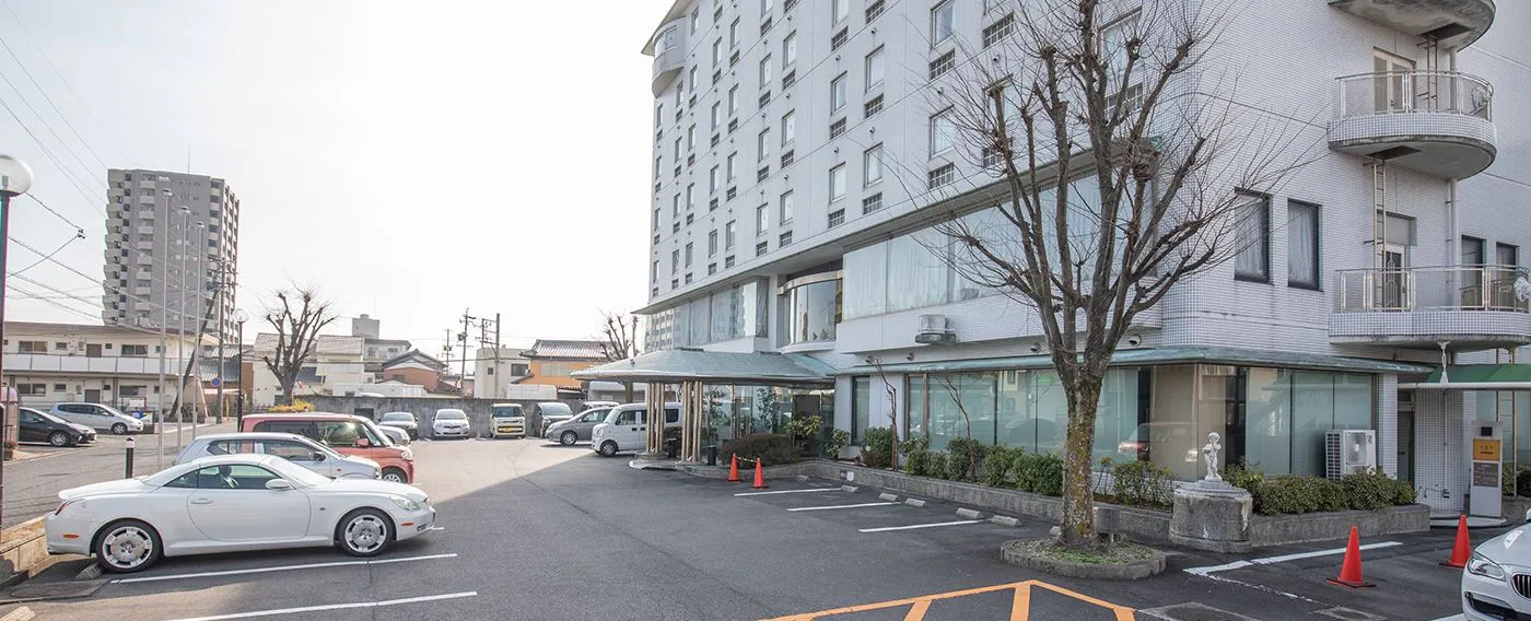 ที่จอดรถพร้อมบริการ