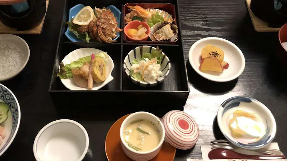 Tsukibikan: A 400-Year-Old Inn with Its Own Hot Spring, Associated with Shiko Munakata
