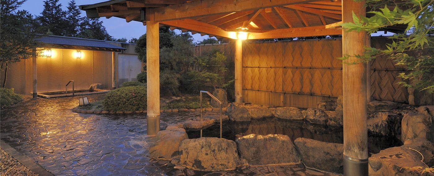 ออนเซ็นกลางแจ้ง