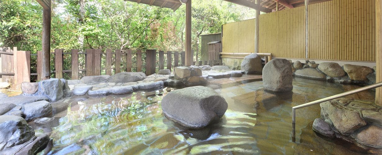 Pemandian Air Panas Empat Musim – Pemandian Ramai (Pemandian Pria)