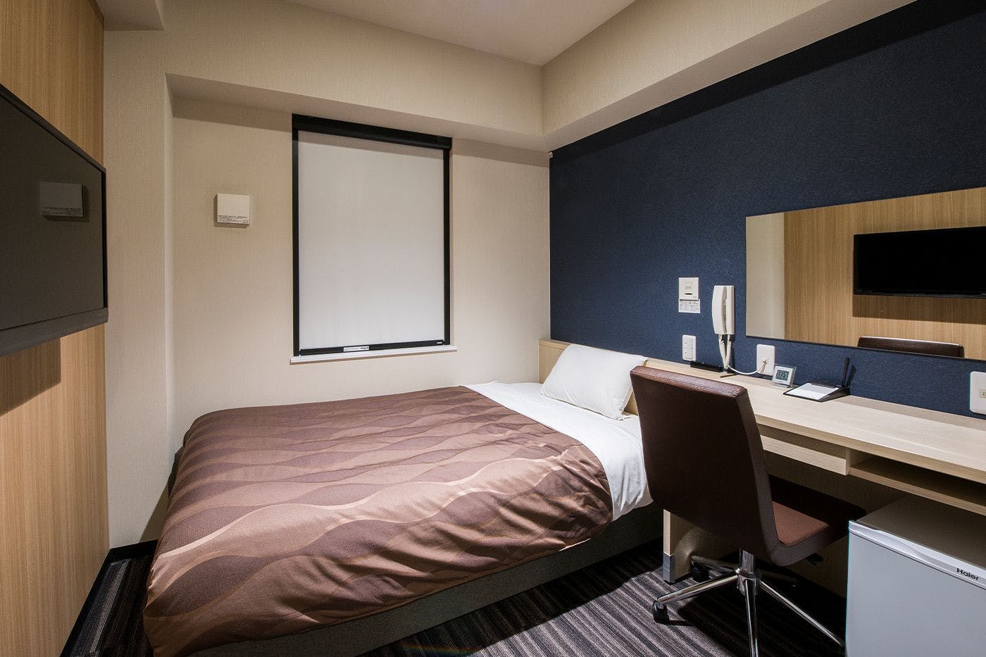 b_ss_single1.jpg?auto=compress