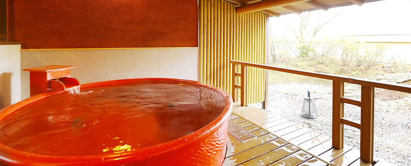 อ่างอาบน้ำกลางแจ้งส่วนตัว