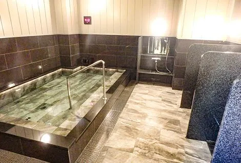 ห้องอาบน้ำรวมขนาดใหญ่