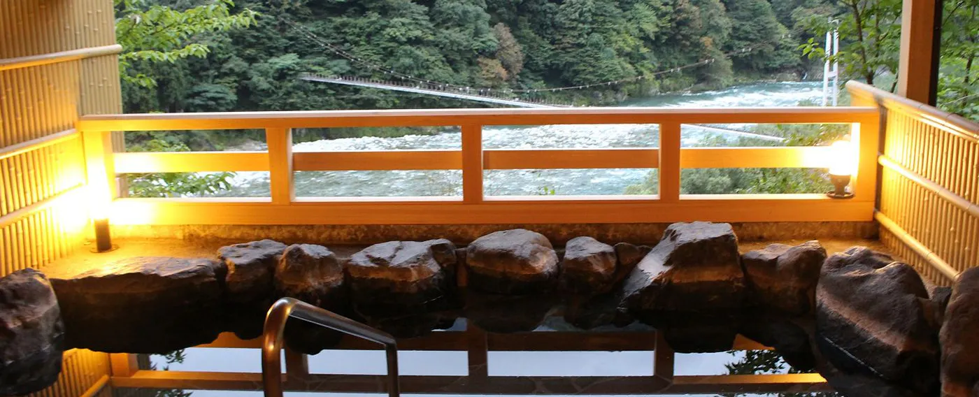 บ่อน้ำพุร้อนกลางแจ้งส่วนตัวแยกต่างหาก