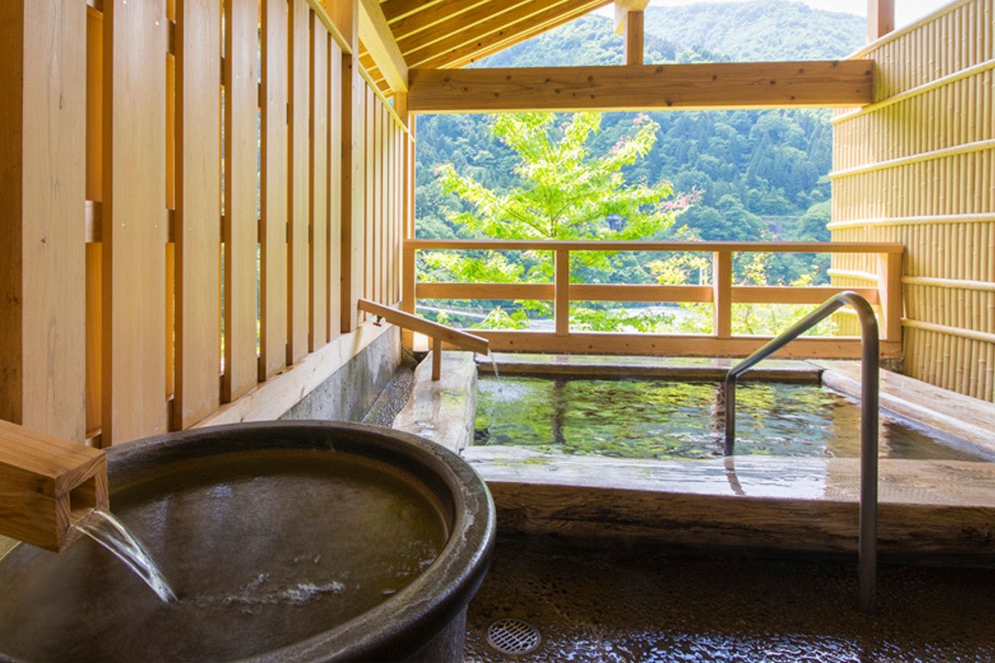 บ่อน้ำพุร้อนกลางแจ้งส่วนตัวแยกต่างหาก