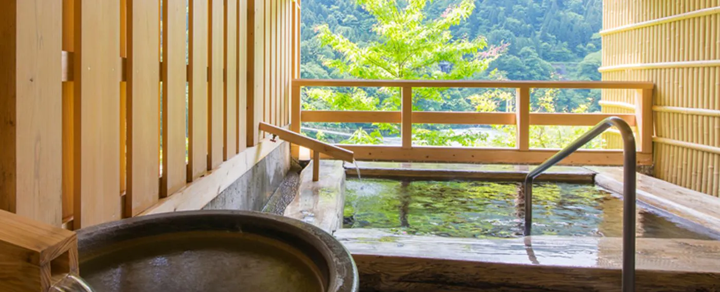 บ่อน้ำพุร้อนกลางแจ้งส่วนตัวแยกต่างหาก