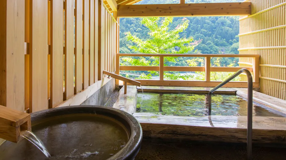 Popular Open-Air Bath Rooms and Seasonal Delicacies of Toyama, Unazuki Onsen Sunyanagi-tei
