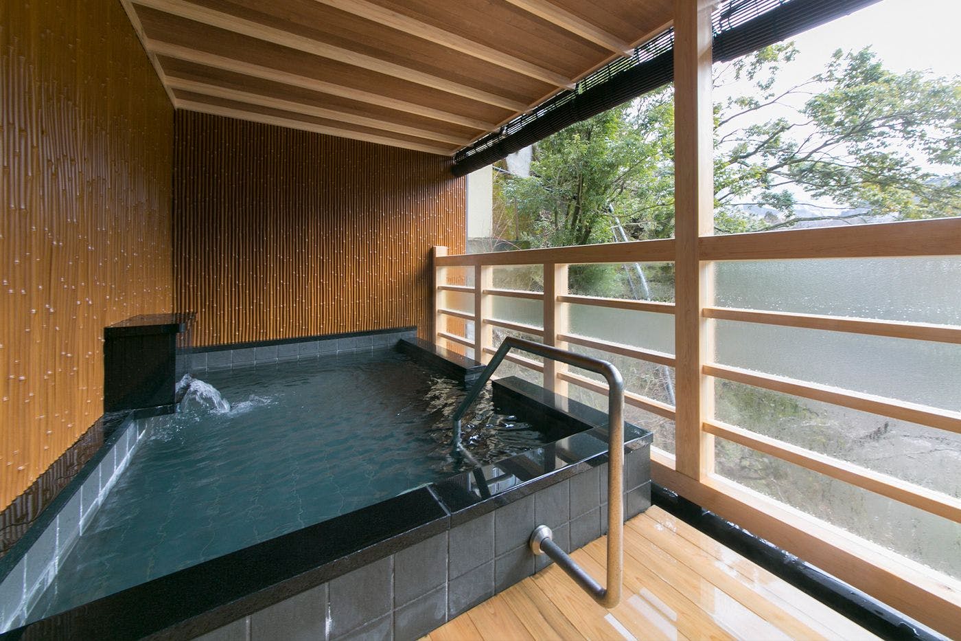 บ่อน้ำพุร้อนกลางแจ้ง