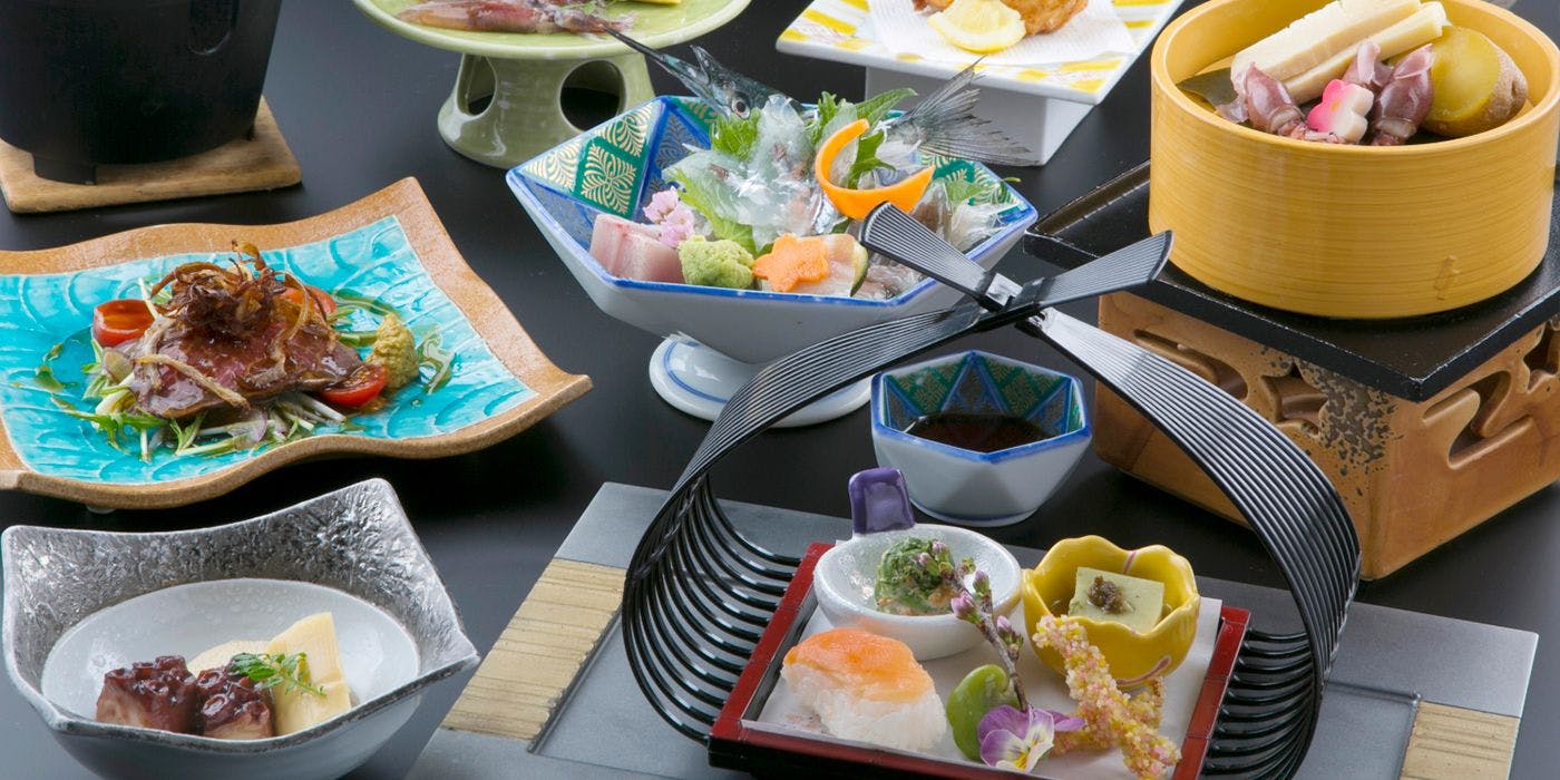 Popular Open-Air Bath Rooms and Seasonal Delicacies of Toyama, Unazuki Onsen Sunyanagi-tei