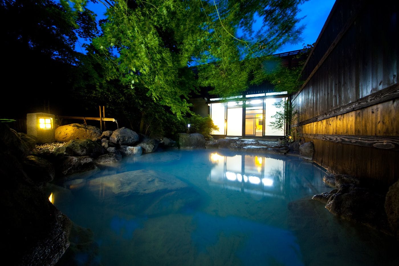 บ่อน้ำพุร้อนกลางแจ้ง