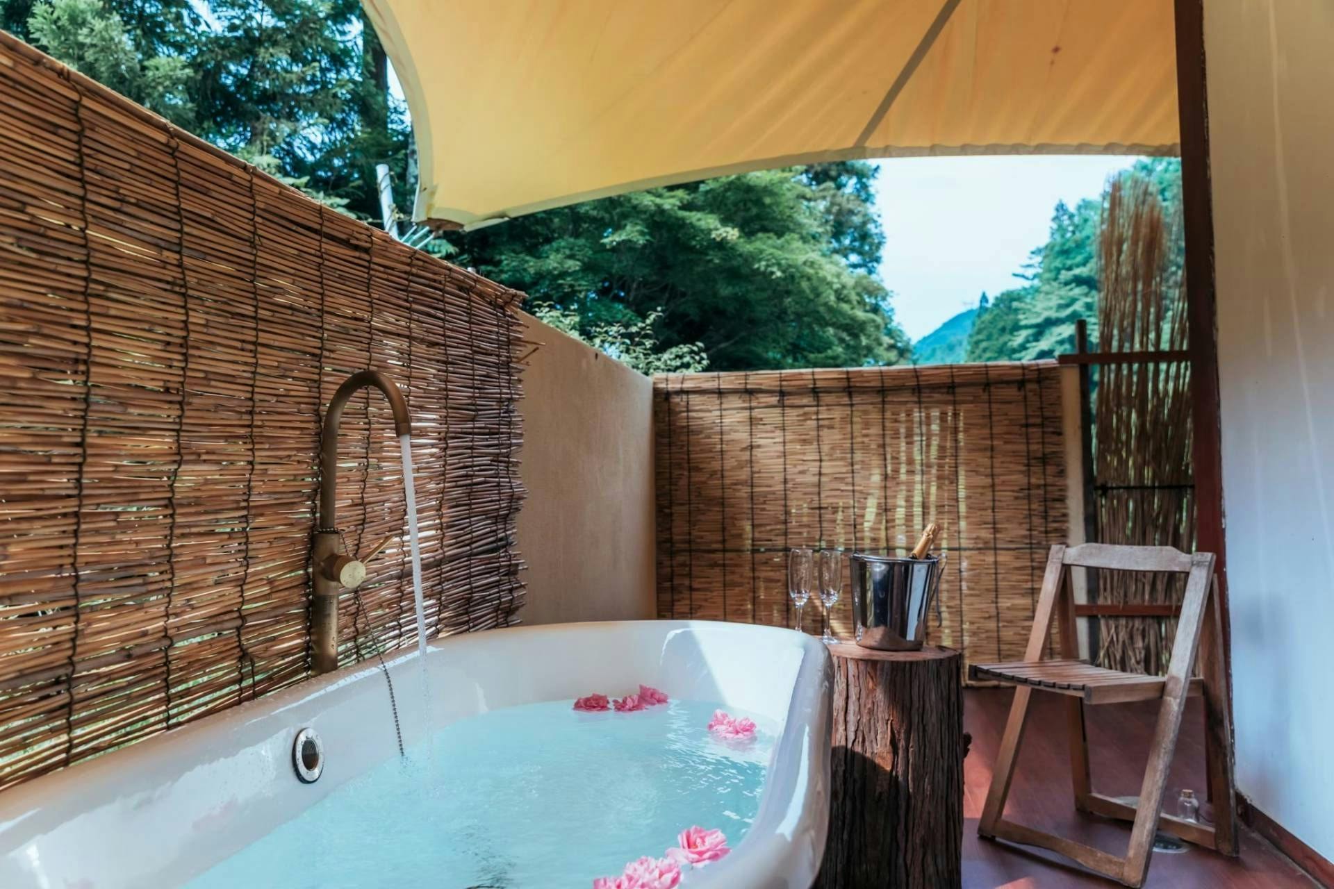 บ่อน้ำพุร้อนกลางแจ้ง