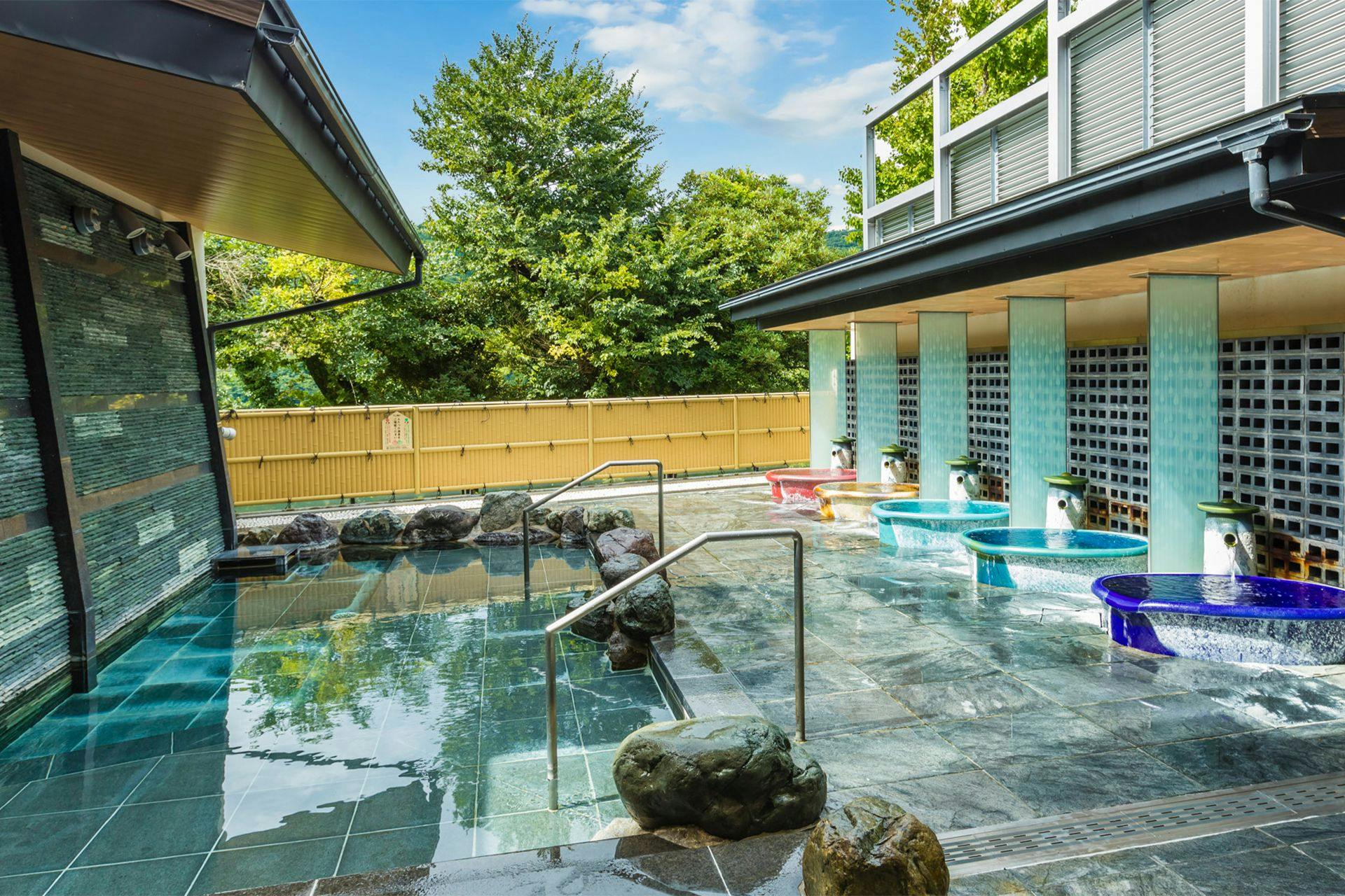 บ่อน้ำพุร้อนกลางแจ้ง