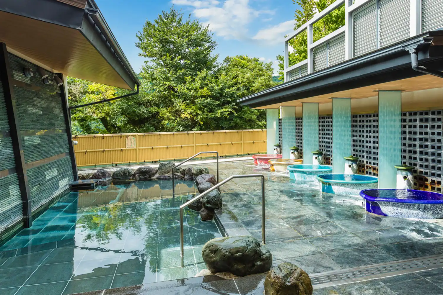 บ่อน้ำพุร้อนกลางแจ้ง