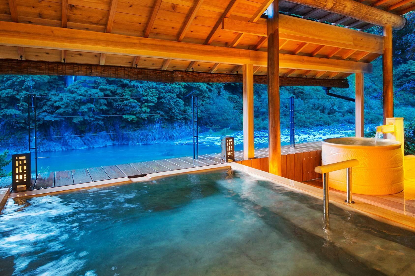 ออนเซ็นกลางแจ้ง