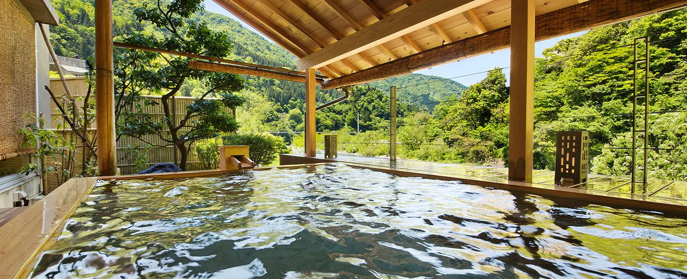 ออนเซ็นกลางแจ้ง